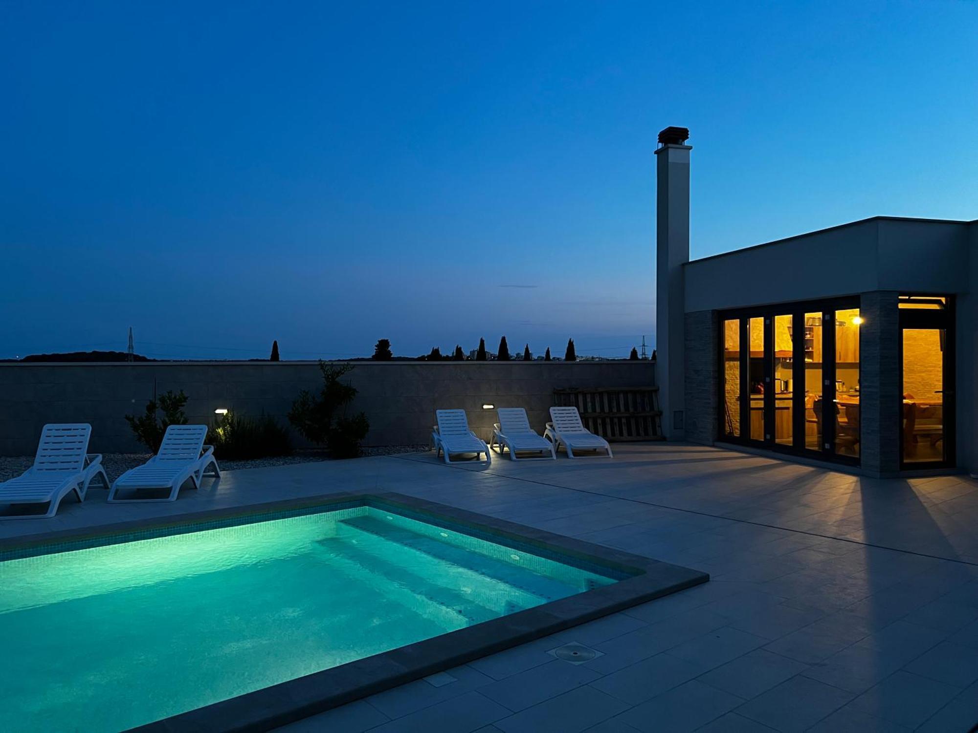 Mare - Modern With Swimming Pool And Jacuzzi Villa Pula