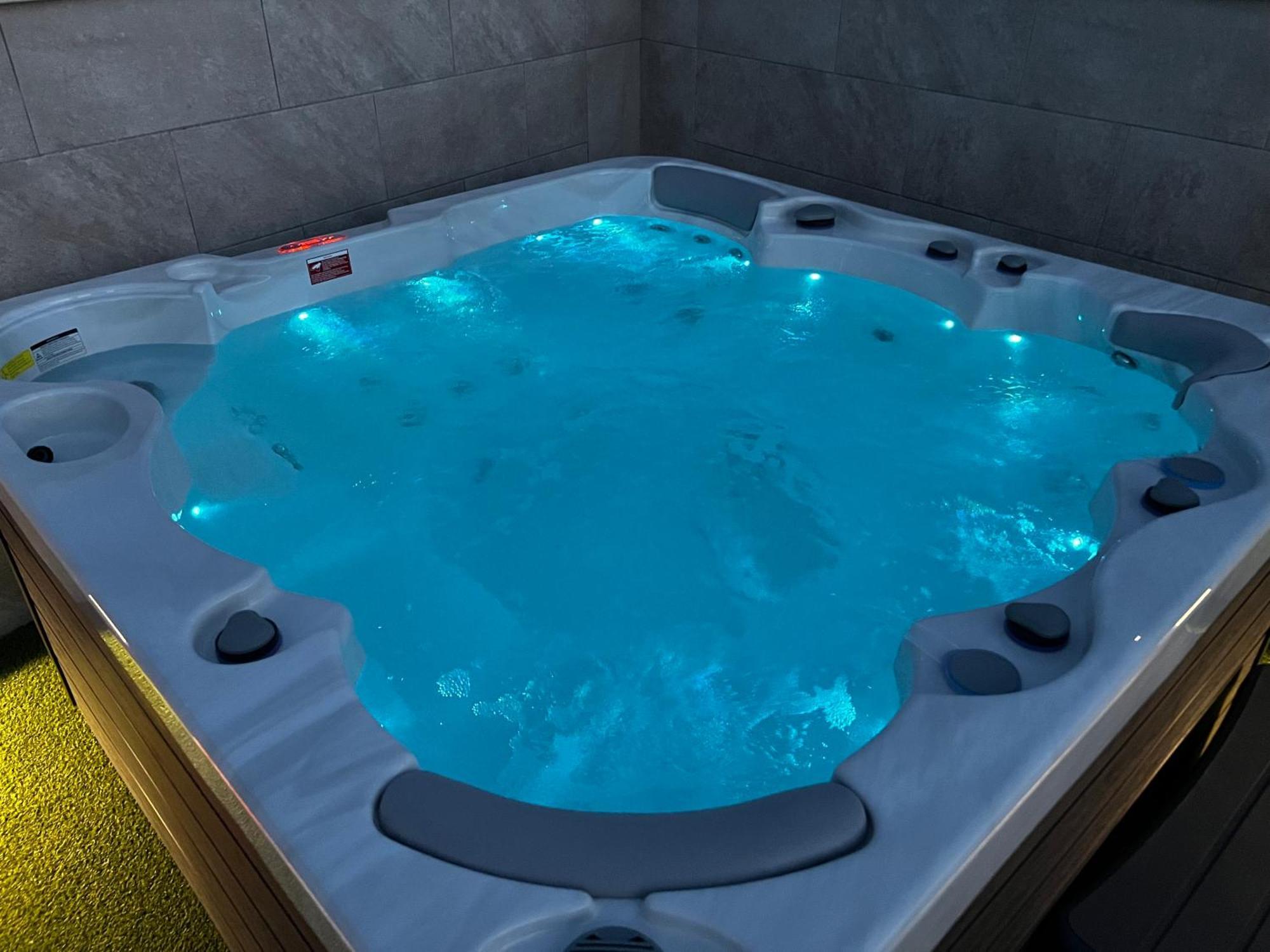 Mare - Modern With Swimming Pool And Jacuzzi *