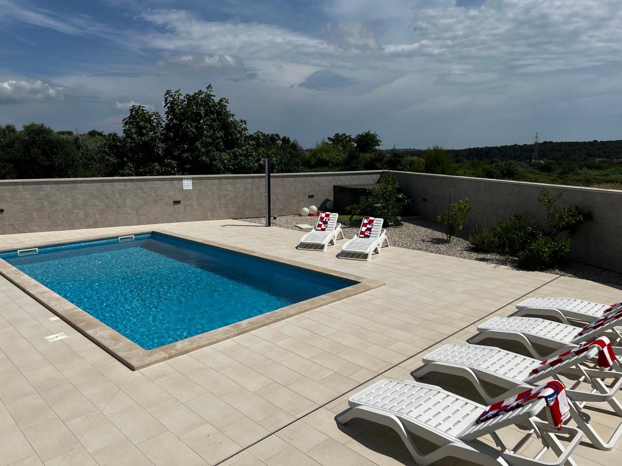 Villa Mare - Modern With Swimming Pool And Jacuzzi