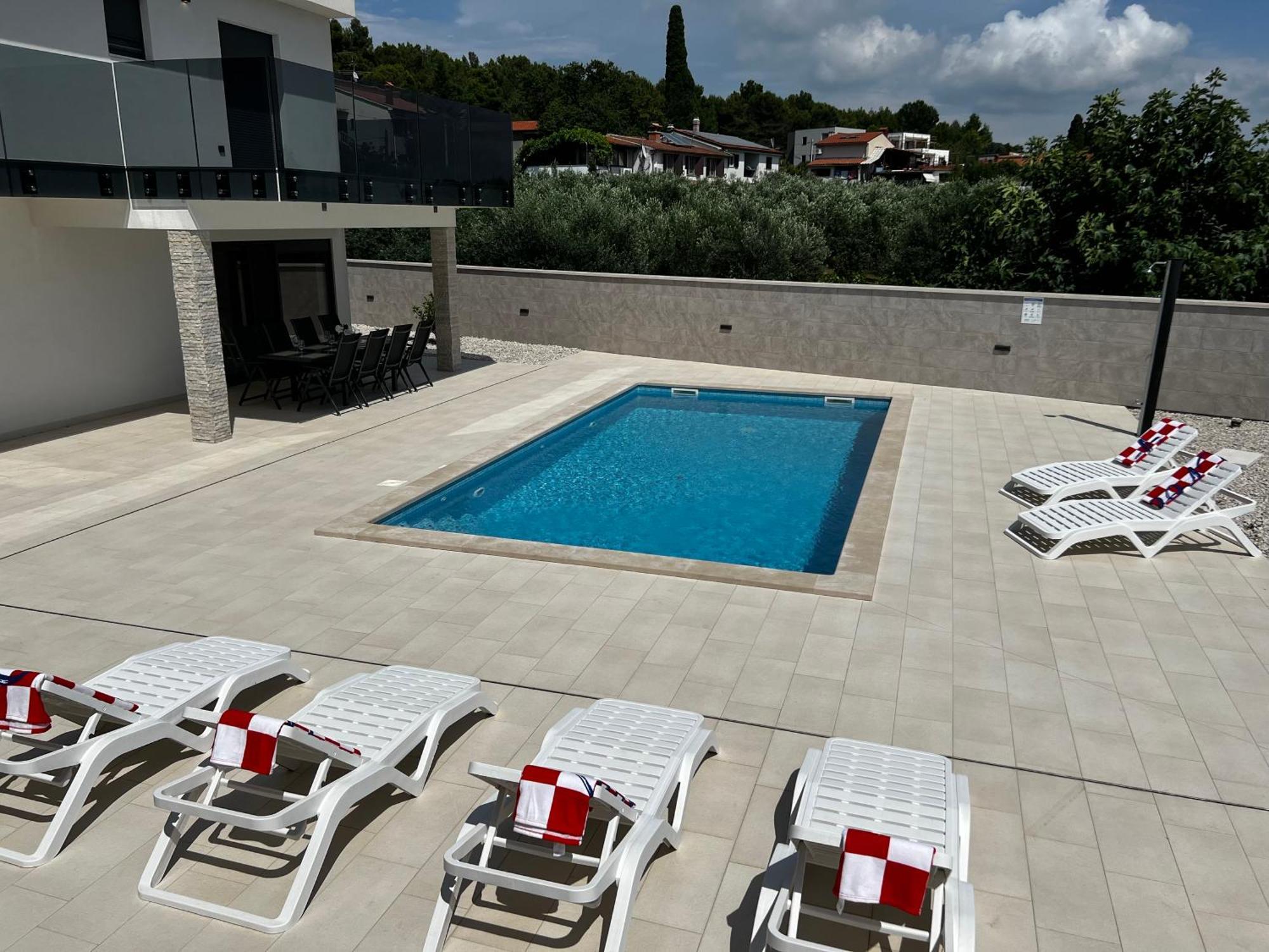 Villa Mare - Modern With Swimming Pool And Jacuzzi