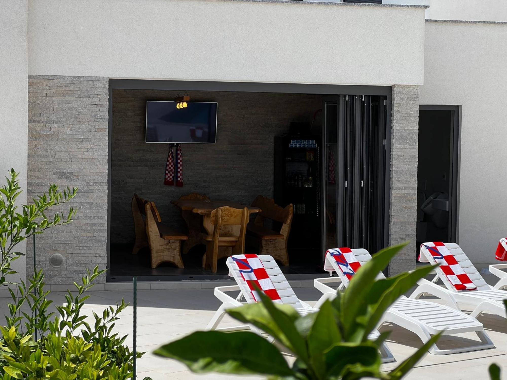 Mare - Modern With Swimming Pool And Jacuzzi Pula